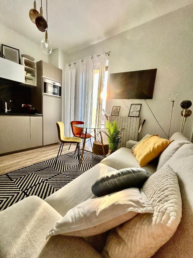 Design Home At Garda Lake デセンツァーノ・デル・ガルダ エクステリア 写真